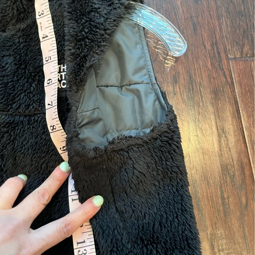 The North Face Reversible Vest - Picture 9 of 9